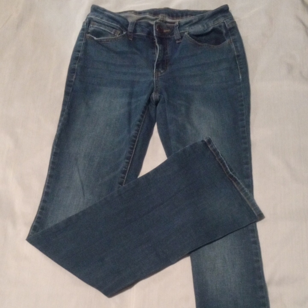 Blue Straight Leg Jeans with Classic Denim Style - Picture 2 of 10